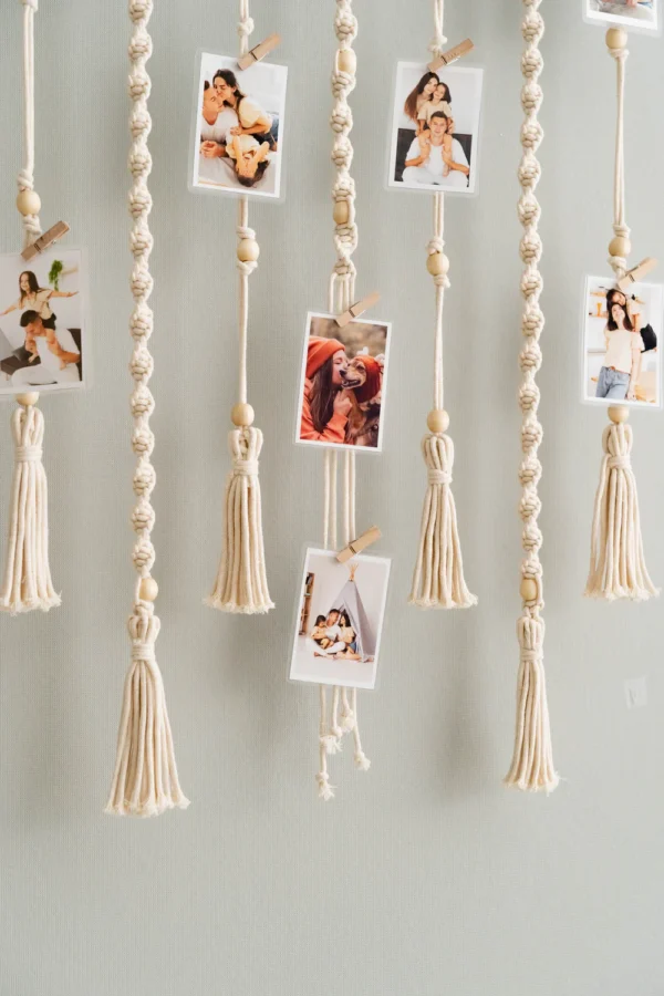 macrame photo hanger macrame wall photo display boho photo display wall decor picture display with tassels cotton rope wall hanger photo organizer with clips handmade photo wall hanging aesthetic photo wall decor boho picture frame alternative